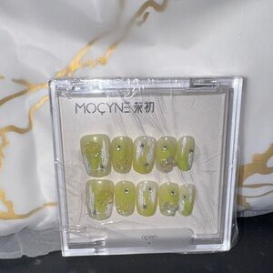 MOCYNE Green Press-On Nails
